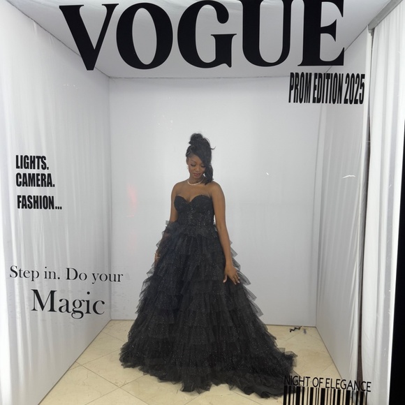 Black ball gown - Picture 3 of 3